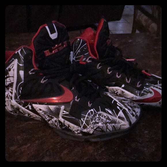 LeBron James graffiti size 8